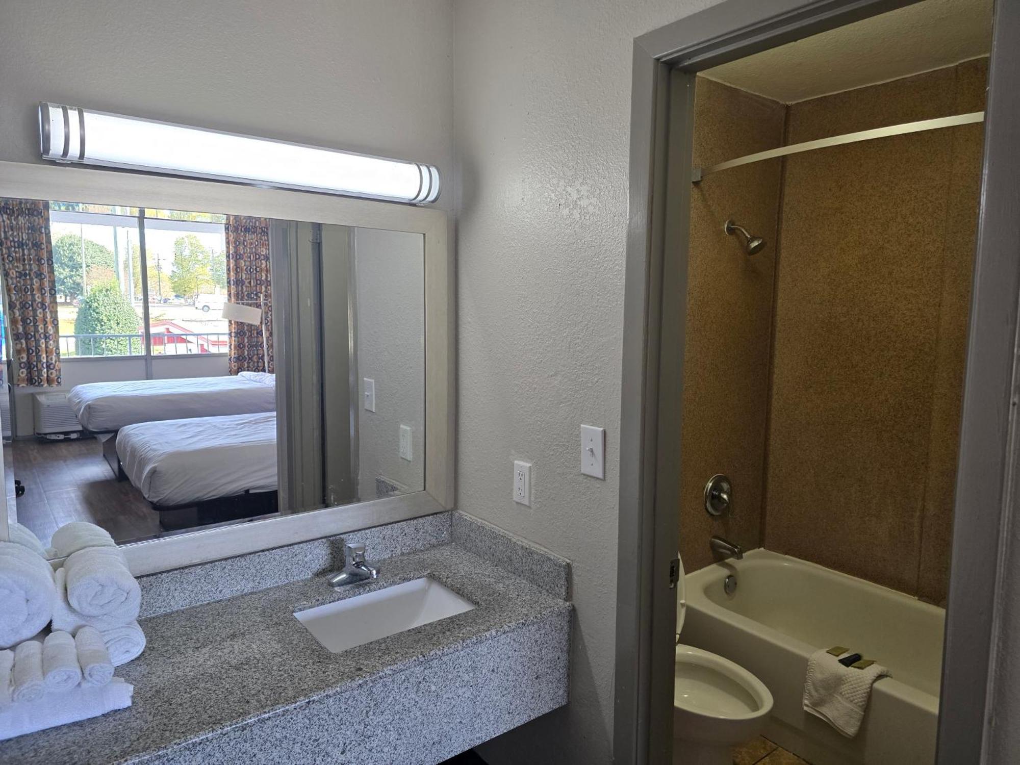 Days Inn By Wyndham Raleigh South Esterno foto