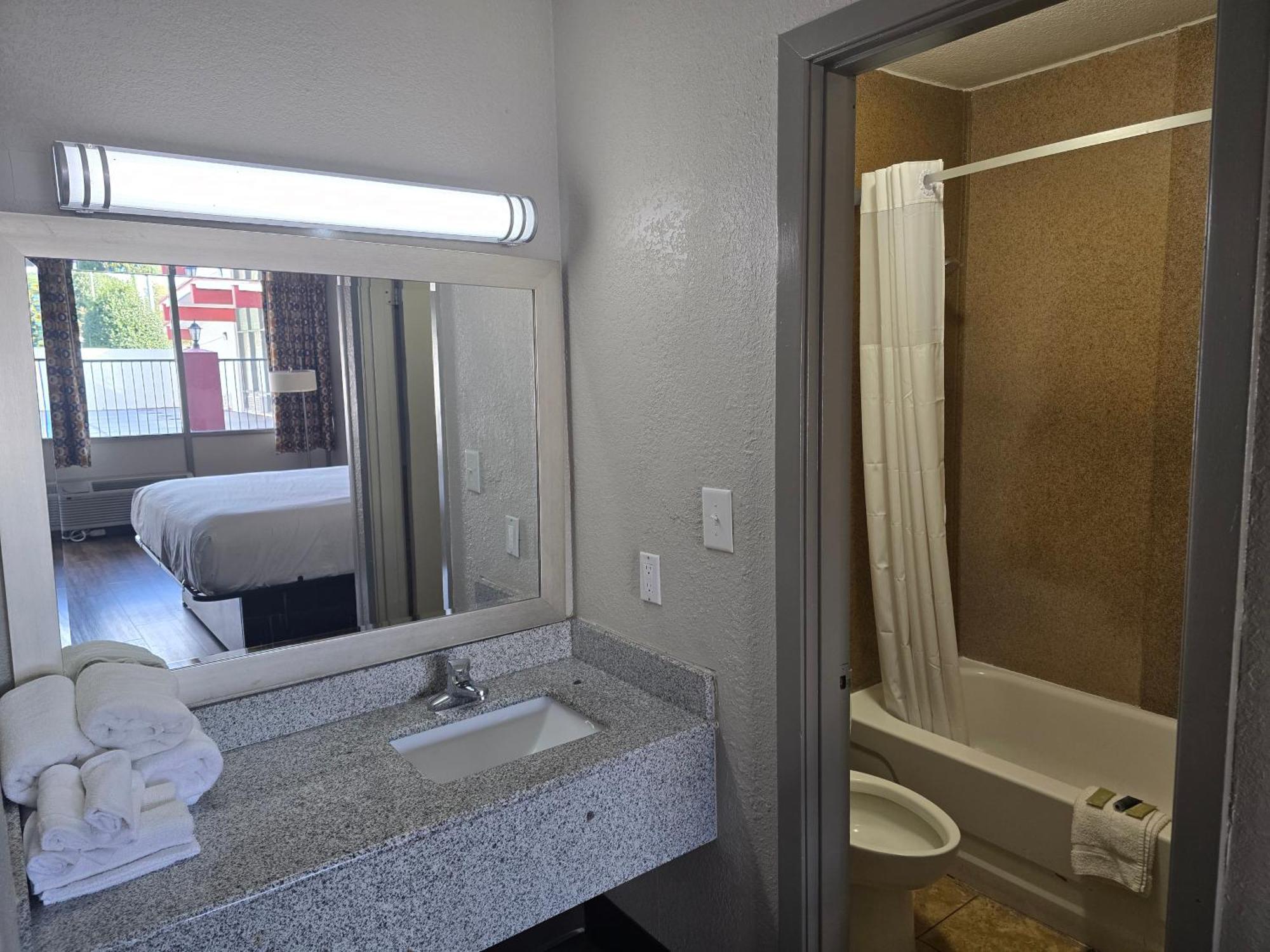 Days Inn By Wyndham Raleigh South Esterno foto
