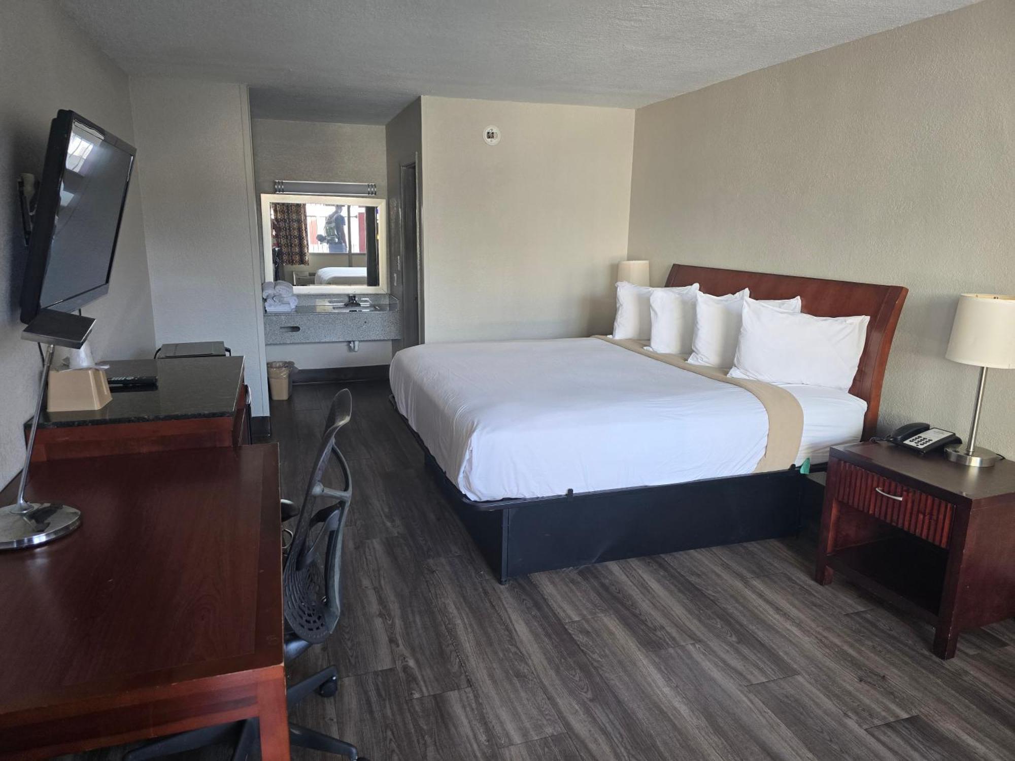 Days Inn By Wyndham Raleigh South Esterno foto